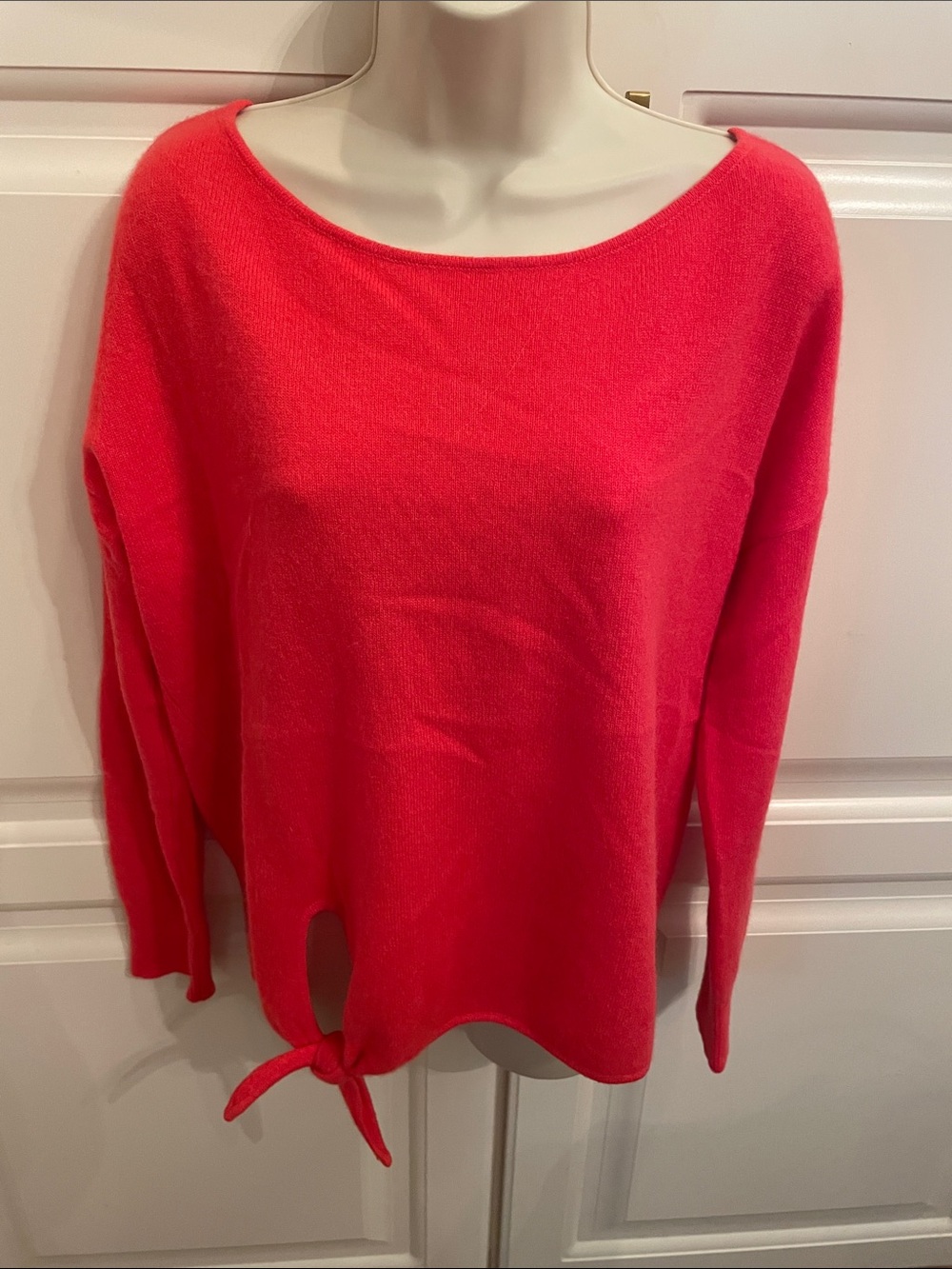 White + Warren cashmere sweater with tie sz M